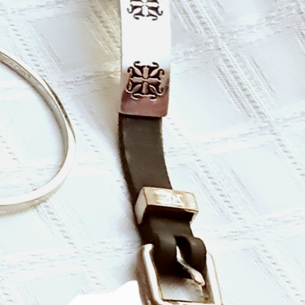 BLACK SILICONE AMANDA BUCKLE